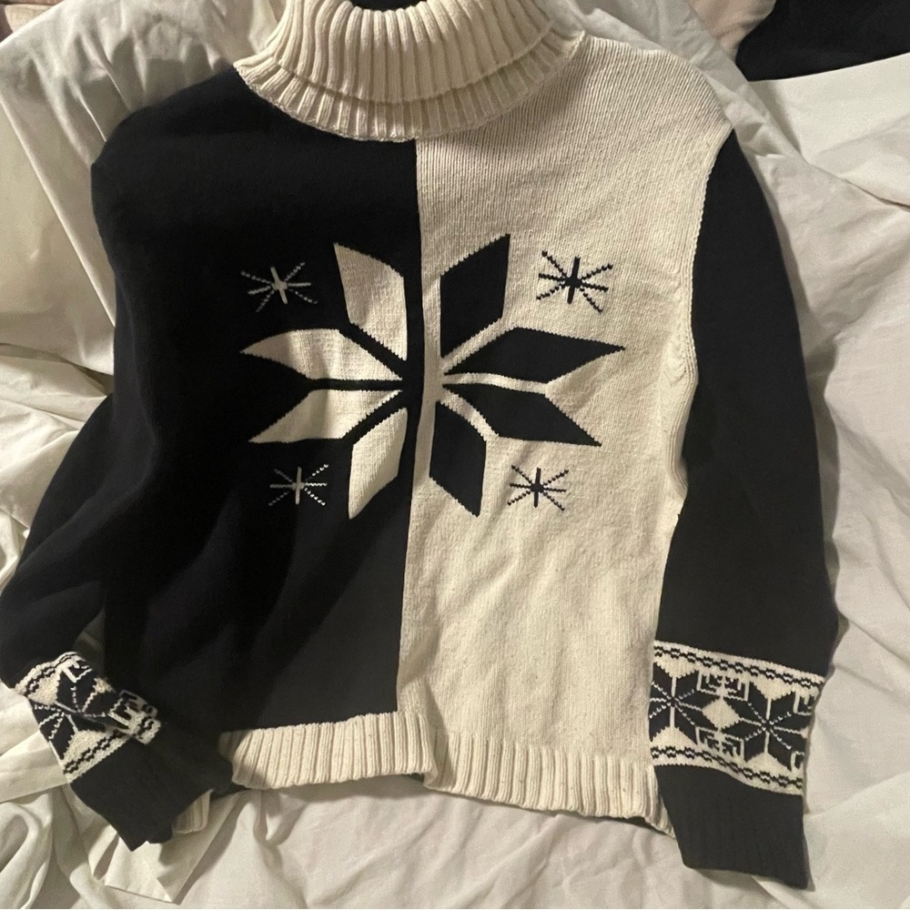 Cleo Black and Cream Turtleneck Sweater with Snowflake Pattern L Cotton Acrylic